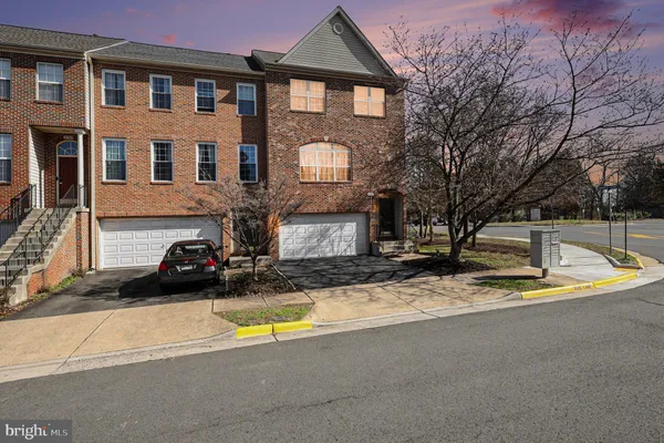 $715,000 | 21512 Tamarack Ridge Square, Sterling, VA 20164