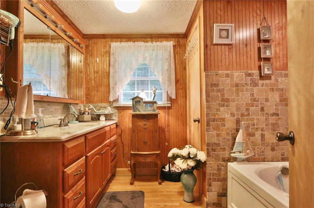 2224 E Road Walnut Cove, NC 27052 - Photo 11 of 22