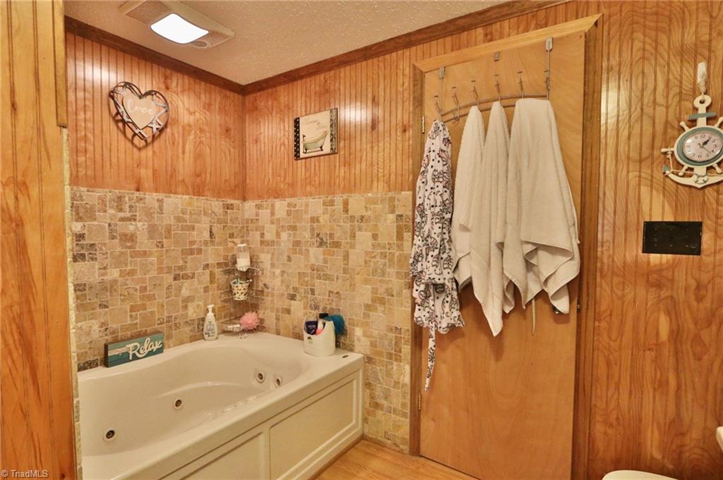 2224 E Road Walnut Cove, NC 27052 - Photo 12 of 22