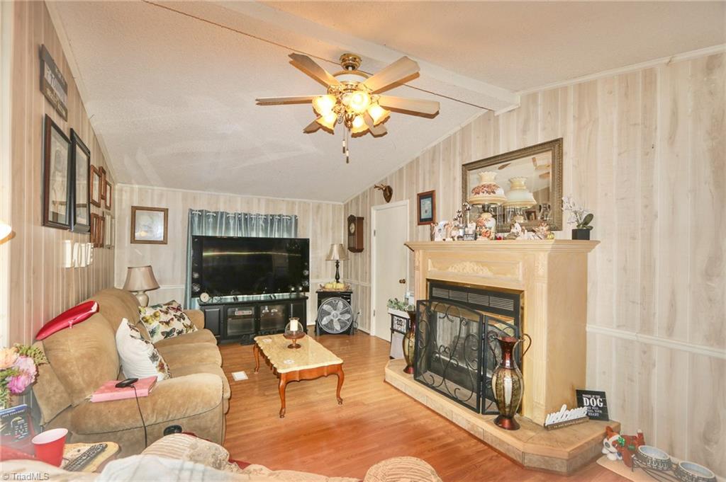 2224 E Road Walnut Cove, NC 27052 - Photo 3 of 22