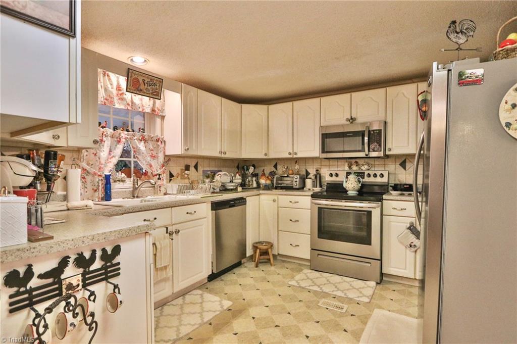 2224 E Road Walnut Cove, NC 27052 - Photo 5 of 22