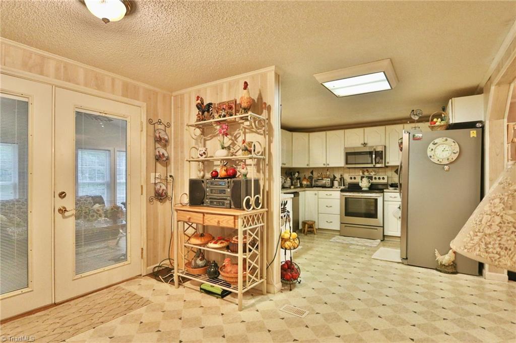 2224 E Road Walnut Cove, NC 27052 - Photo 7 of 22