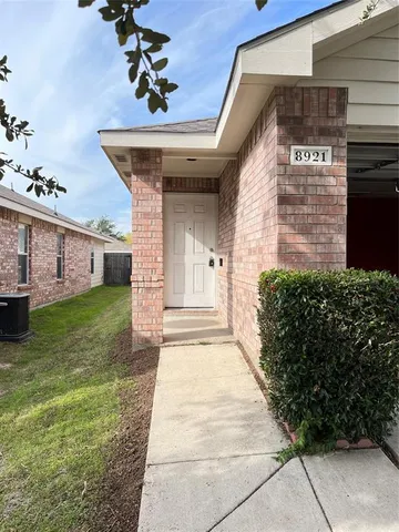 $1,980 | 8921 Sun Haven Way, Fort Worth, TX 76244