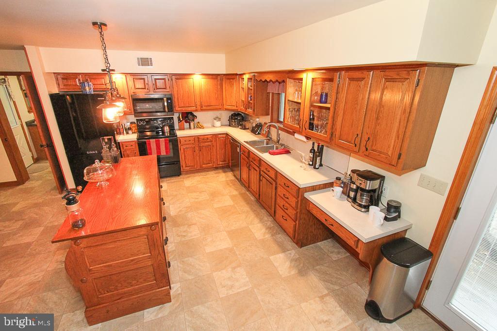 609 Weaver Road Morgantown, PA 19543 - Photo 11 of 46 Gallery Image 11