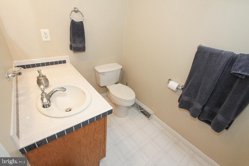 609 Weaver Road Morgantown, PA 19543 - Photo 21 of 46 2nd full bath upstairs