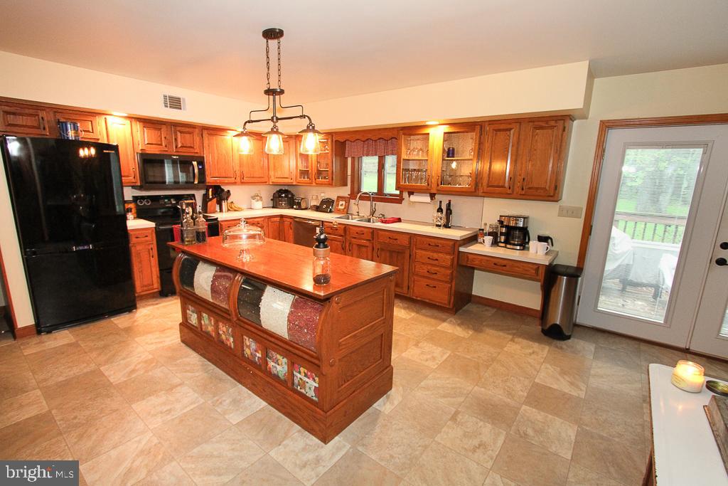 609 Weaver Road Morgantown, PA 19543 - Photo 10 of 46 Gallery Image 10