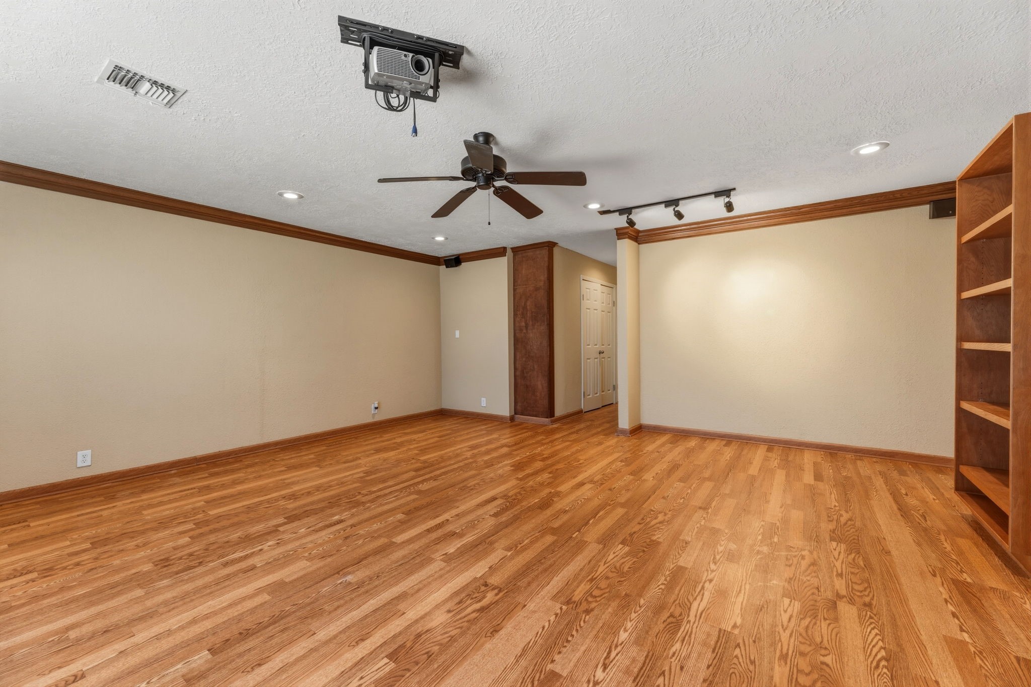 5211 Court Road Houston, TX 77053 - Photo 12 of 35