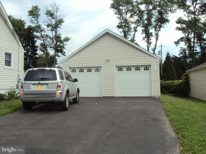 747 Rambler Road Warminster, PA 18974 - Photo 2 of 22 Gallery Image 2