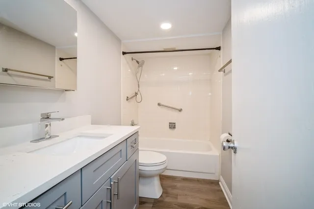 $264,900 | 350 Plum Creek Drive, Unit 206, Wheeling, IL 60090