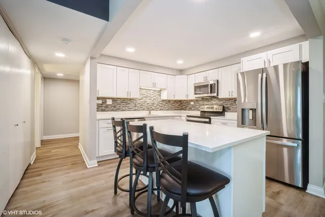 $264,900 | 350 Plum Creek Drive, Unit 206, Wheeling, IL 60090