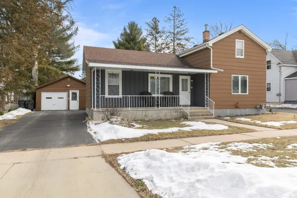$189,900 | 416 South Farmer Street, Princeton, WI 54968