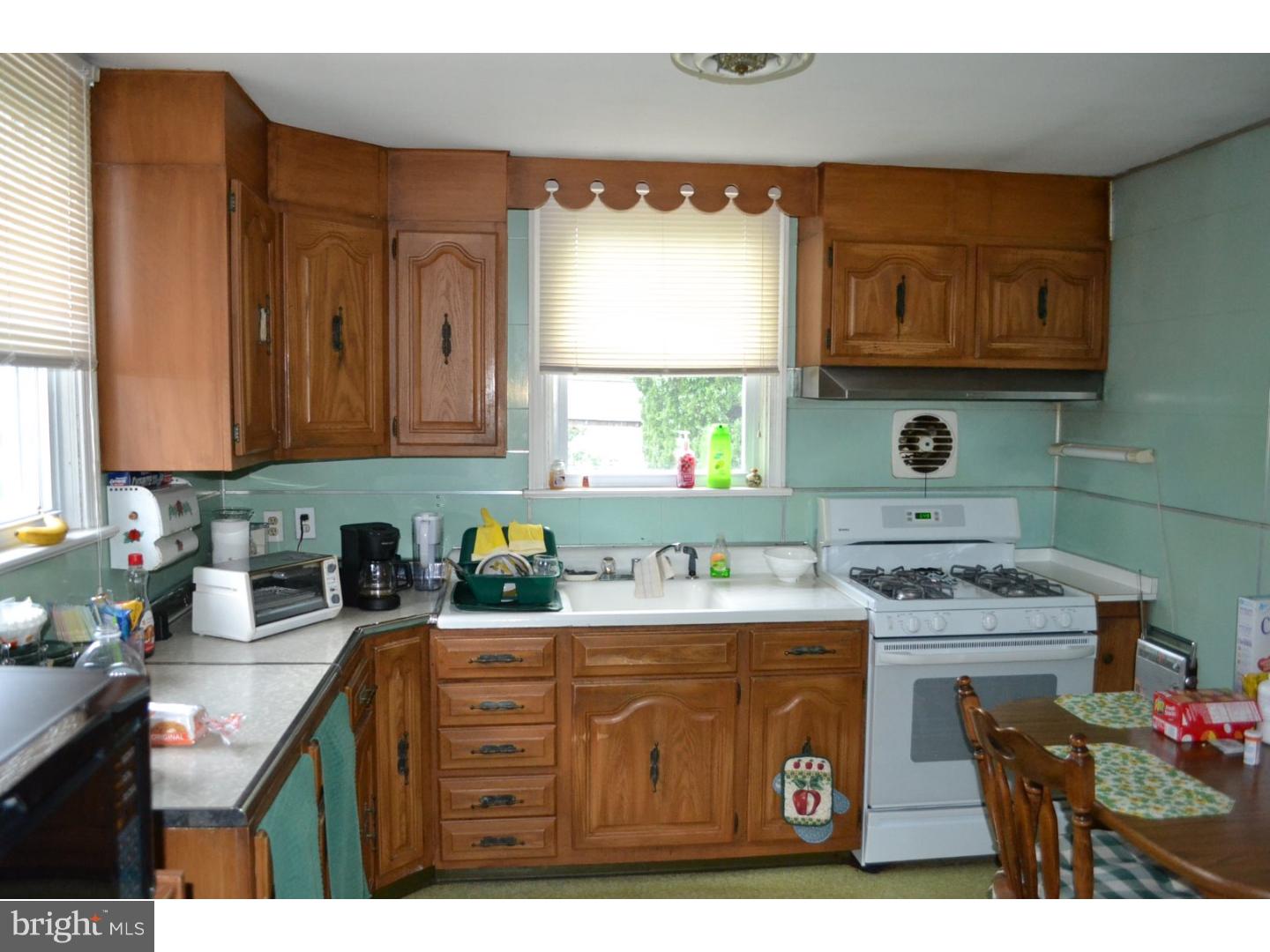 2988 Oklahoma Road Willow Grove, PA 19090 - Photo 5 of 17 Kitchen