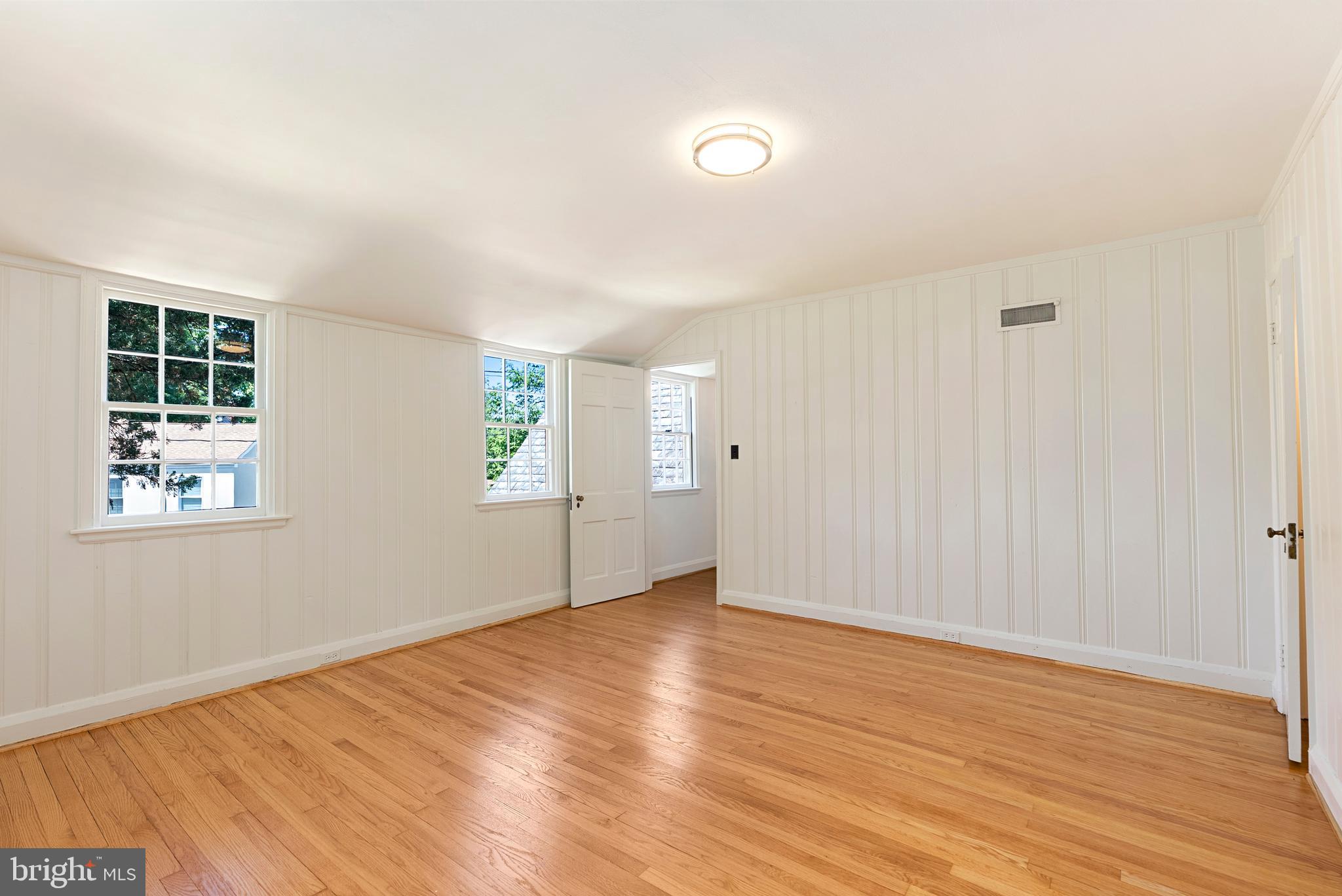 602 Stoneleigh Road Baltimore, MD 21212 - Photo 18 of 31 an empty room with wooden floor and windows