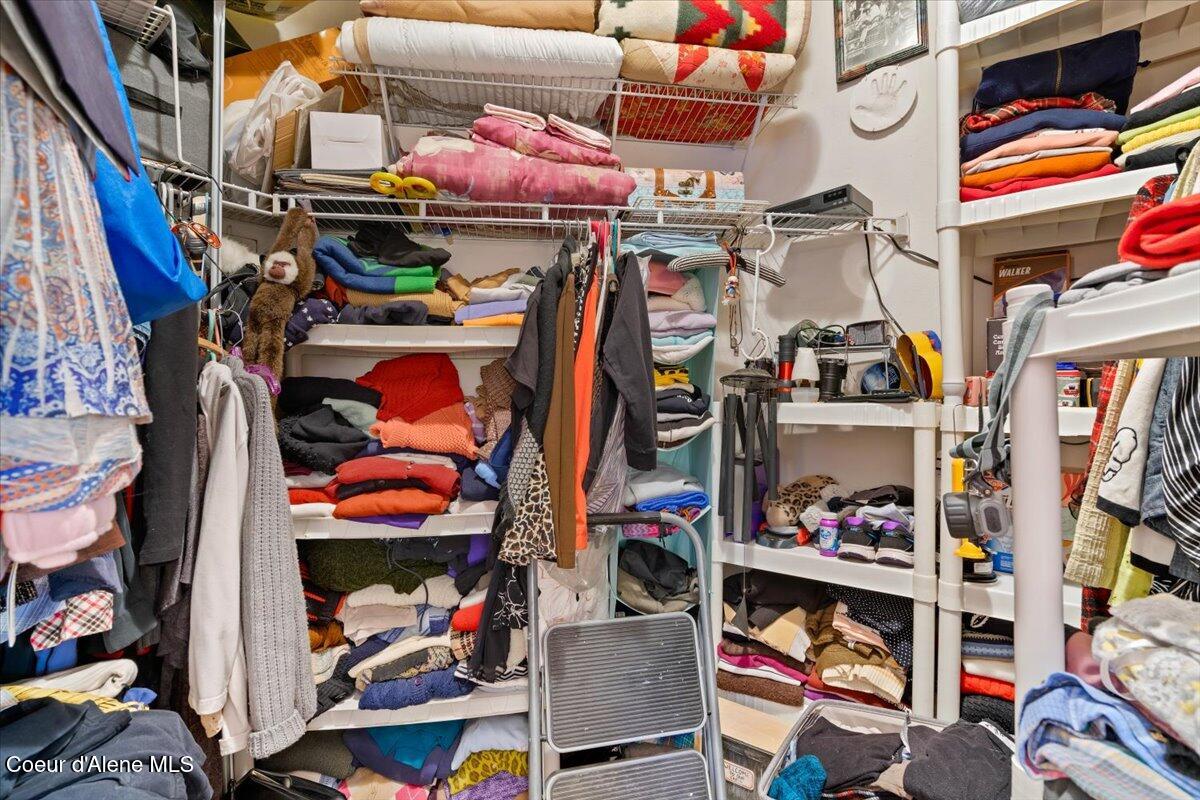 9864 Bottle Bay Road Sagle, ID 83860 - Photo 23 of 35 23-Primary closet