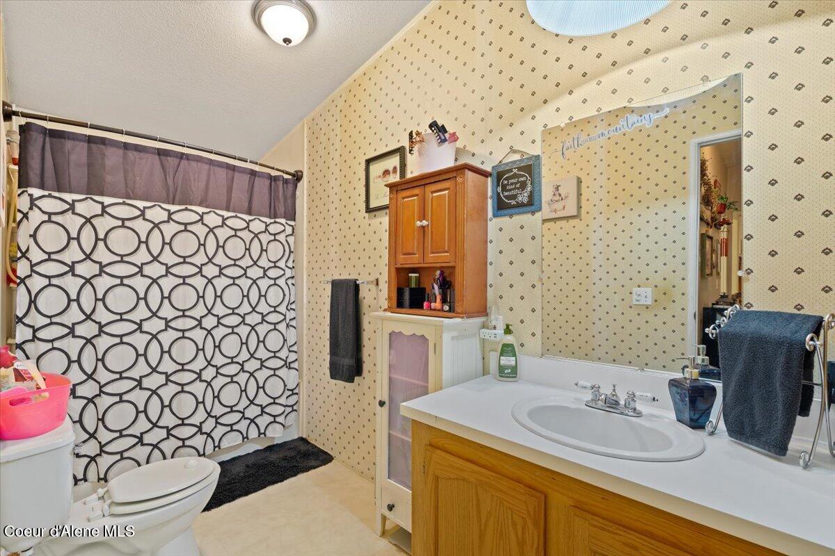 9864 Bottle Bay Road Sagle, ID 83860 - Photo 26 of 35 26-Full bath