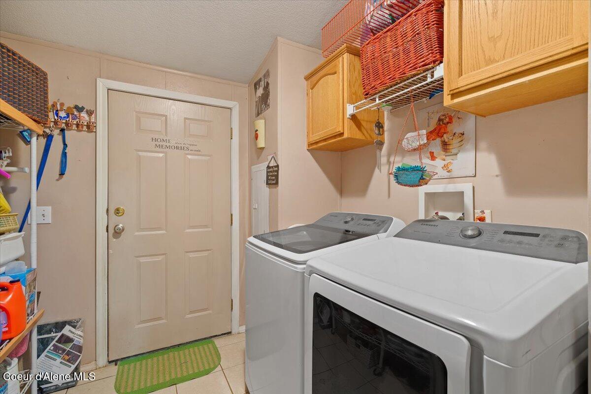 9864 Bottle Bay Road Sagle, ID 83860 - Photo 29 of 35 29-Laundry