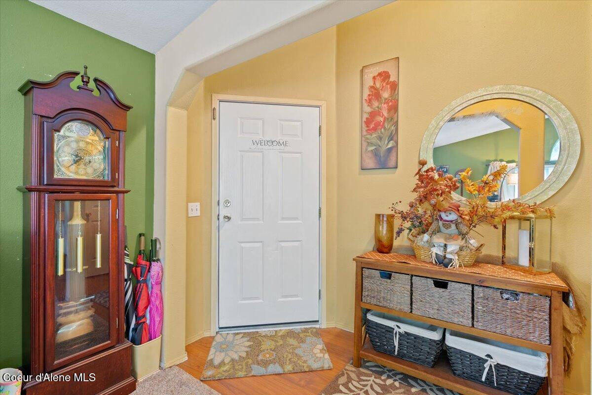 9864 Bottle Bay Road Sagle, ID 83860 - Photo 5 of 35 05-Entry