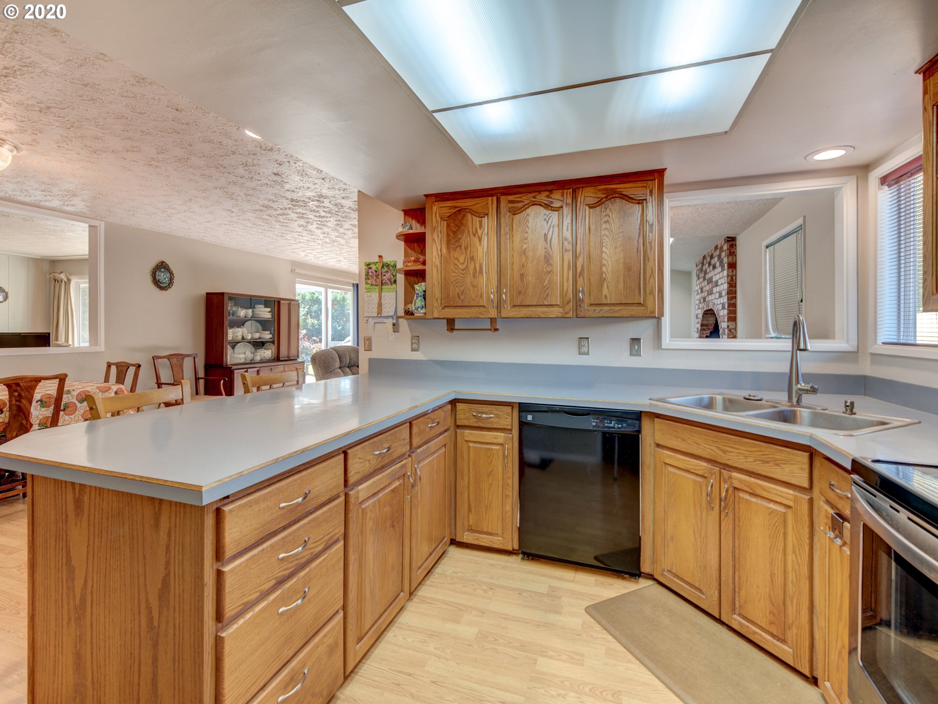 631 North 66th Street Springfield, OR 97478 - Photo 8 of 31 Gallery Image 8