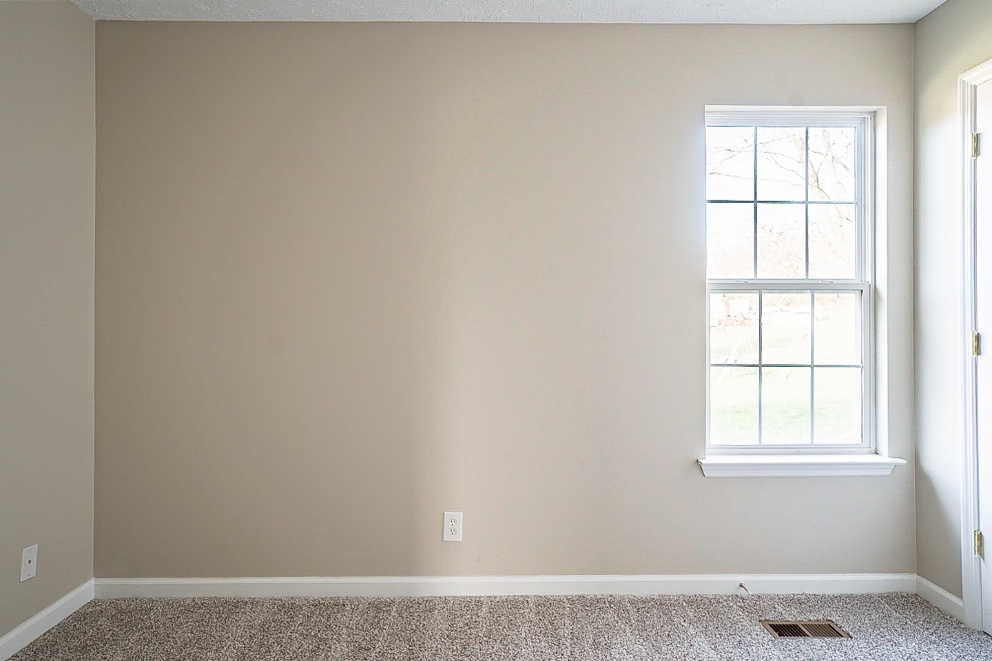 85 Blue Well Road Lebanon, TN 37090 - Photo 13 of 27 an empty room with a window