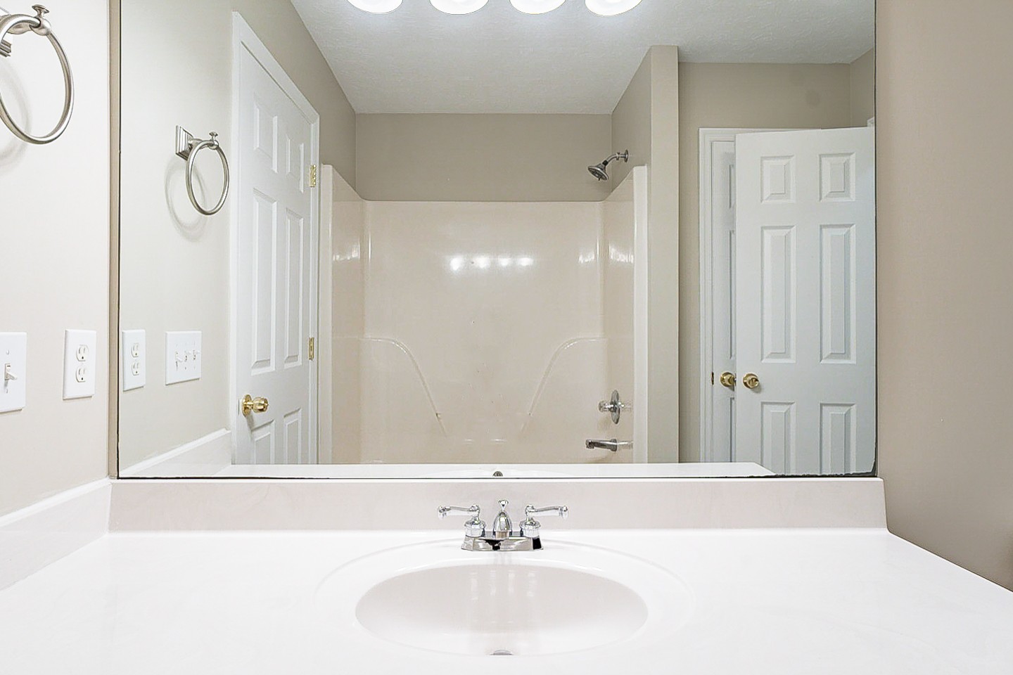 85 Blue Well Road Lebanon, TN 37090 - Photo 19 of 27 a bathroom with a bathtub and a sink