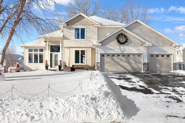 $525,000 | 20621 Fruitwood Path, Lakeville, MN 55044