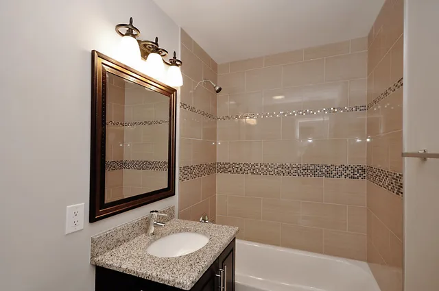 $2,600 | 117 Wilshire Drive, Wheeling, IL 60090