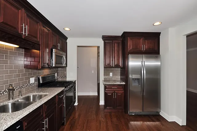 $2,600 | 117 Wilshire Drive, Wheeling, IL 60090