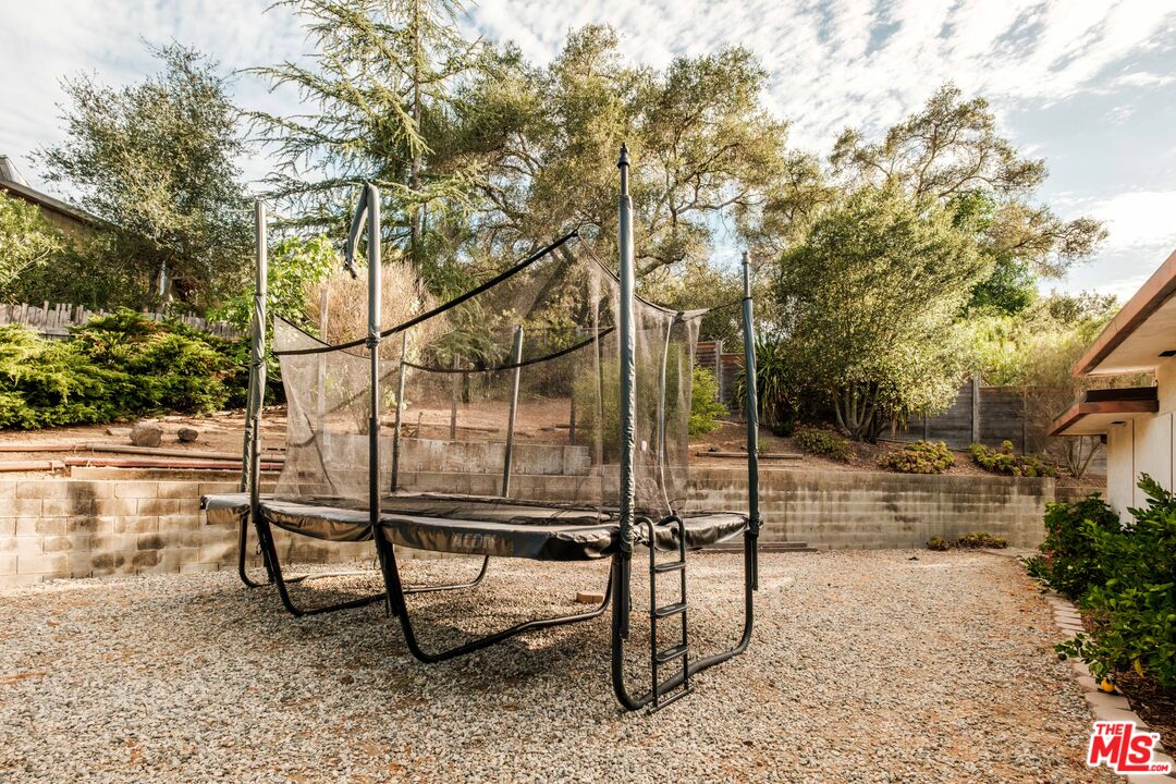 21269 Entrada Road Topanga, CA 90290 - Photo 68 of 73
