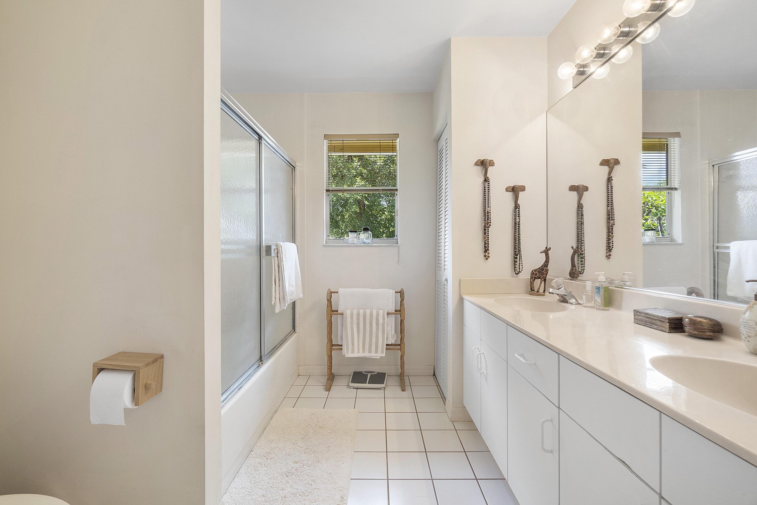 1401 Southwest 18th Street Boca Raton, FL 33486 - Photo 22 of 39 Bathroom 2