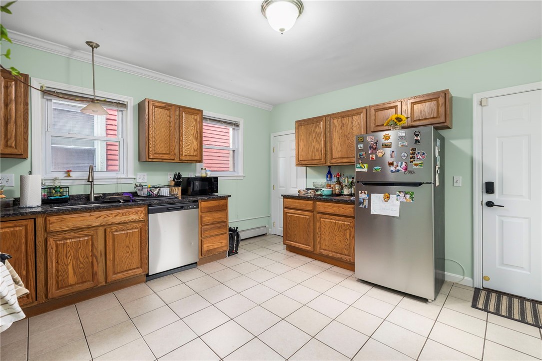 89 Knowles Street Providence, RI 02906 - Photo 14 of 48 !st floor kitchen