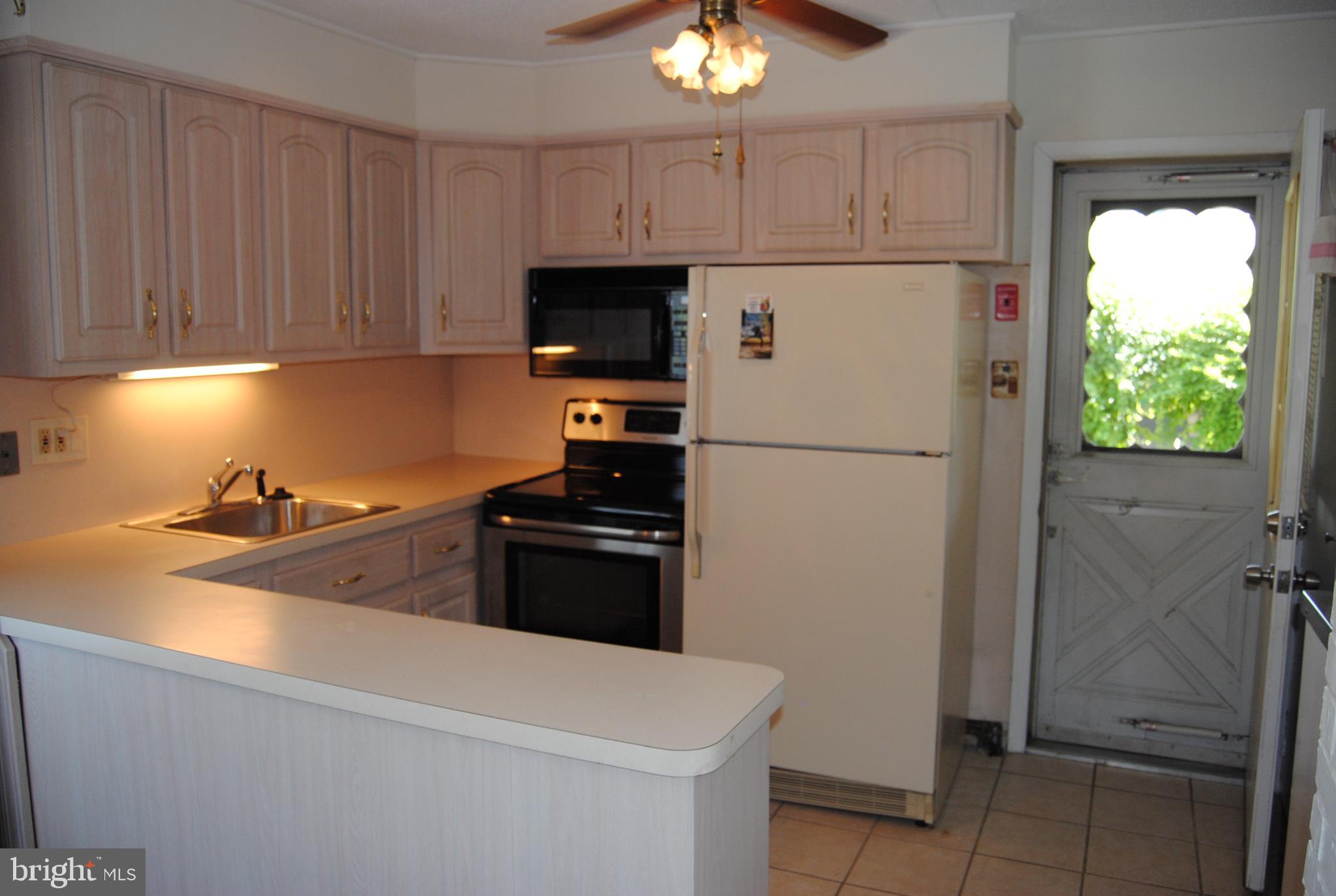 10 Valley Road Levittown, PA 19057 - Photo 4 of 34 Gallery Image 4