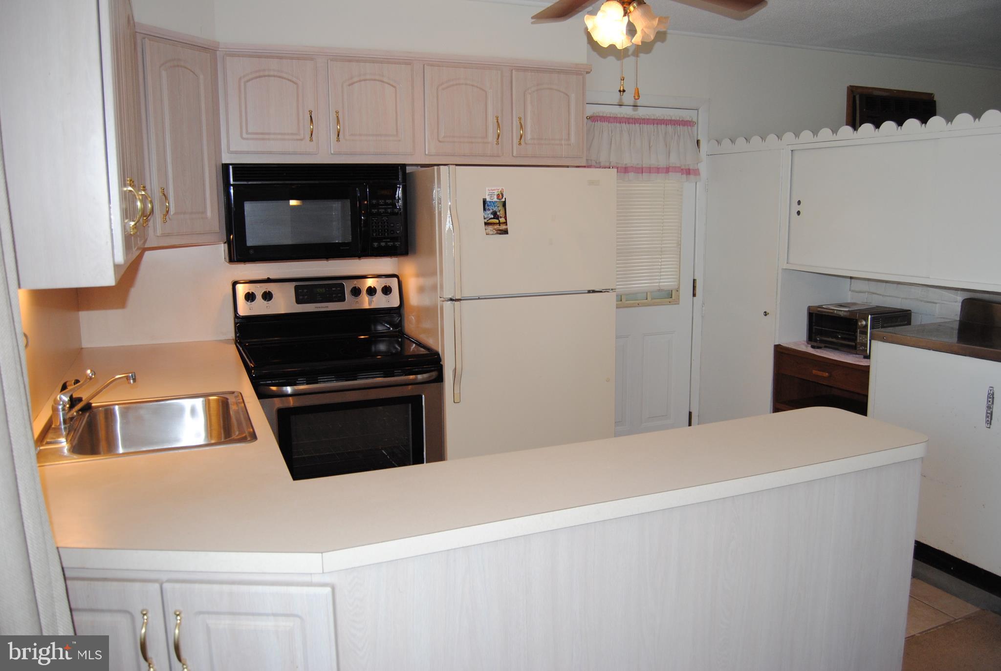 10 Valley Road Levittown, PA 19057 - Photo 6 of 34 Gallery Image 6