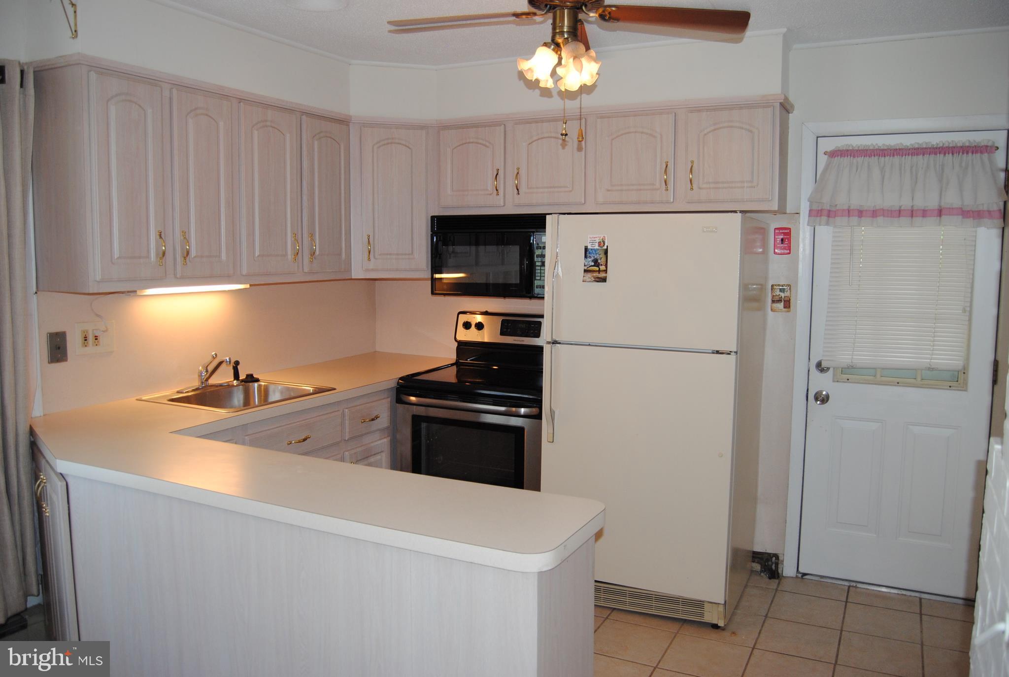 10 Valley Road Levittown, PA 19057 - Photo 7 of 34 Gallery Image 7