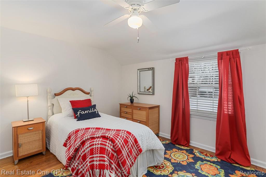 1094 Roslyn Road Grosse Pointe Woods, MI 48236 - Photo 23 of 41