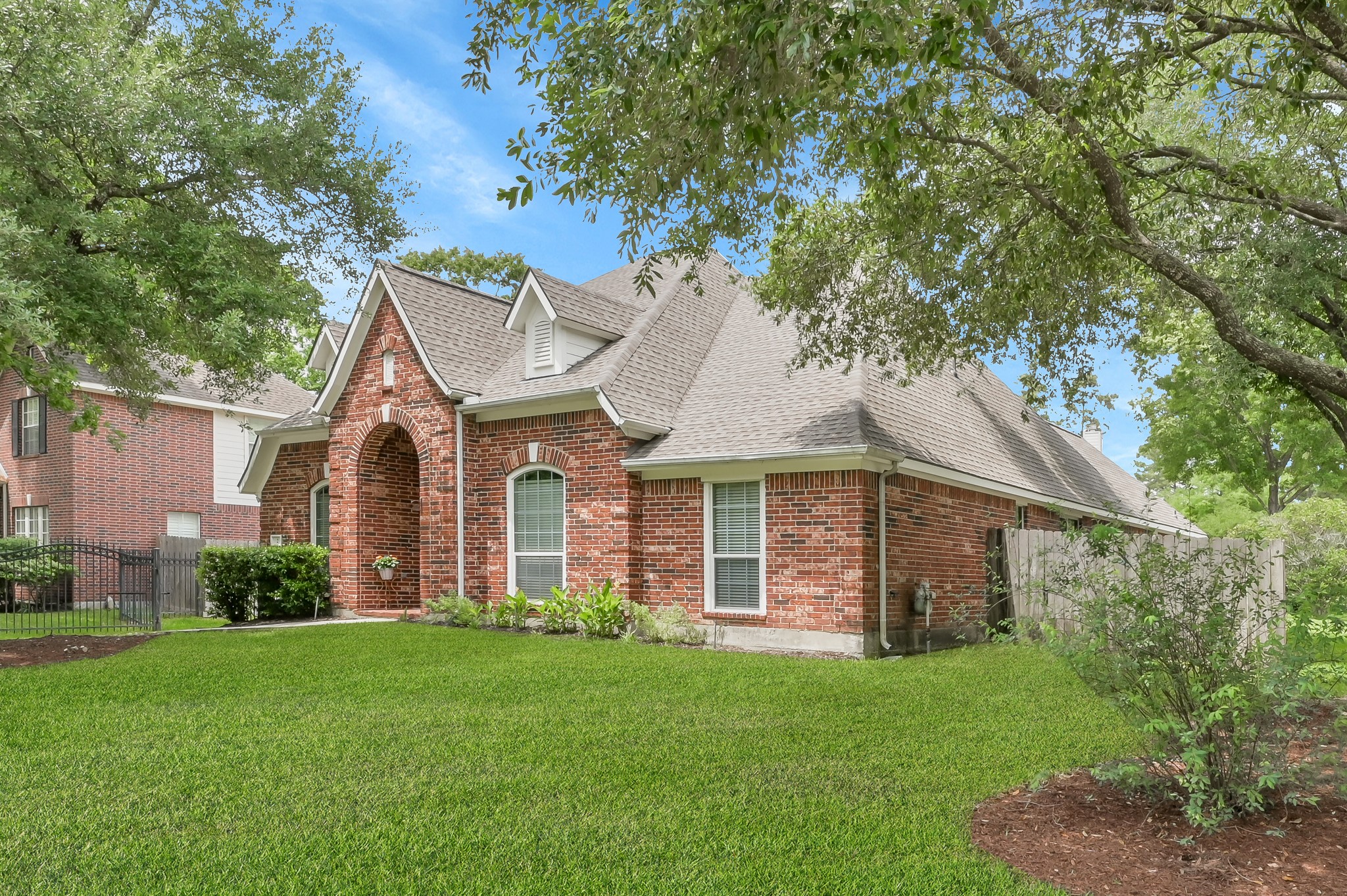 2 Westward Ridge Place The Woodlands, TX 77384 - Photo 4 of 43 Corner lot, quiet Cul-de-sac Street