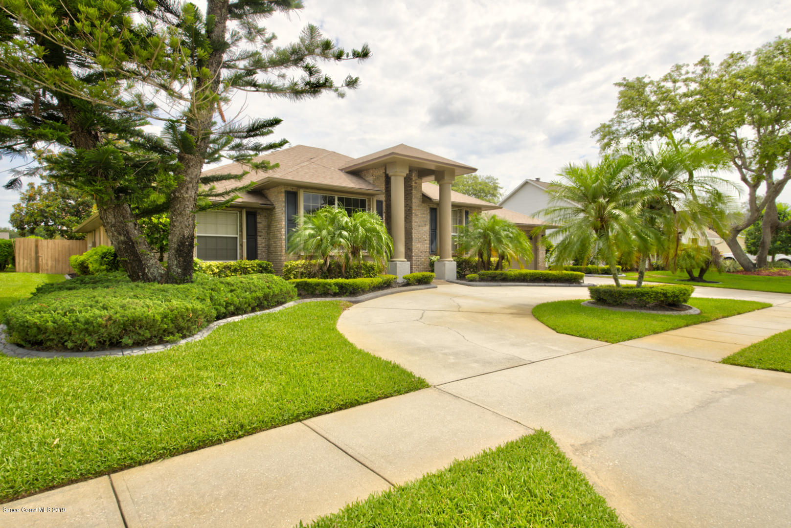 1235 Pemberton Trail Malabar, FL 32950 - Photo 2 of 32 front of house left