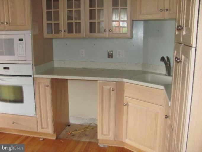 27012 Ridge Road Damascus, MD 20872 - Photo 7 of 18 Kitchen