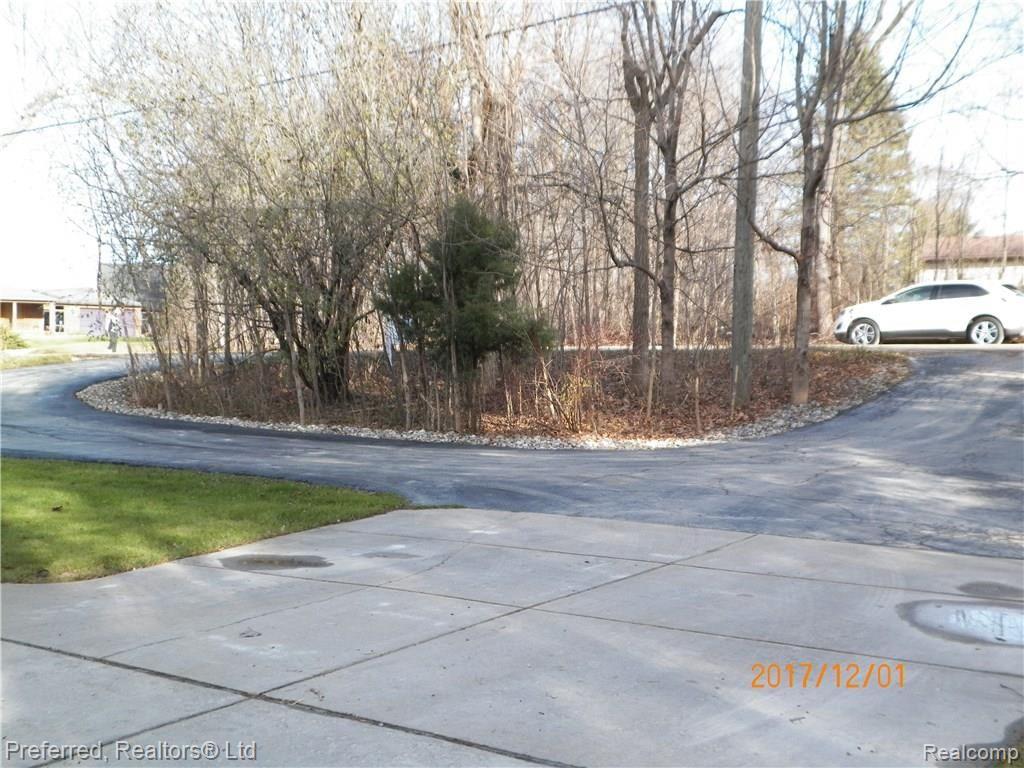 6595 Weed Road Plymouth, MI 48170 - Photo 8 of 42 Paved Circular Drive!