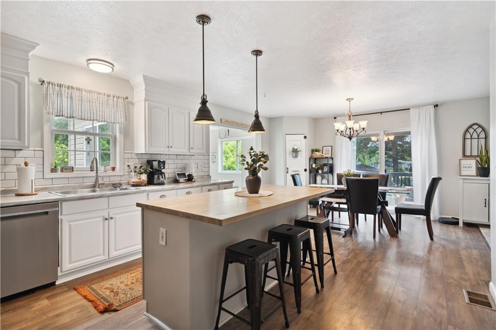 65 Wilson Avenue Cecil, PA 15321 - Photo 15 of 43 Island seating...