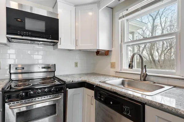 $1,995 | 18 Ayer Road, Unit B, Harvard, MA 01451