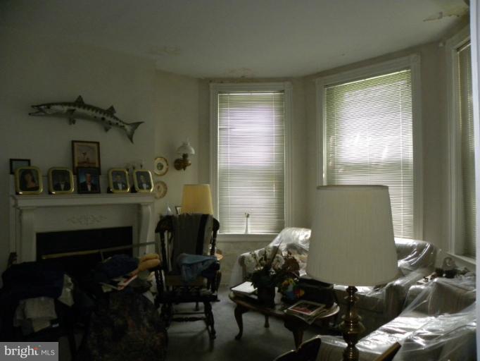 3849 Roland Avenue Baltimore, MD 21211 - Photo 9 of 12 Living Room