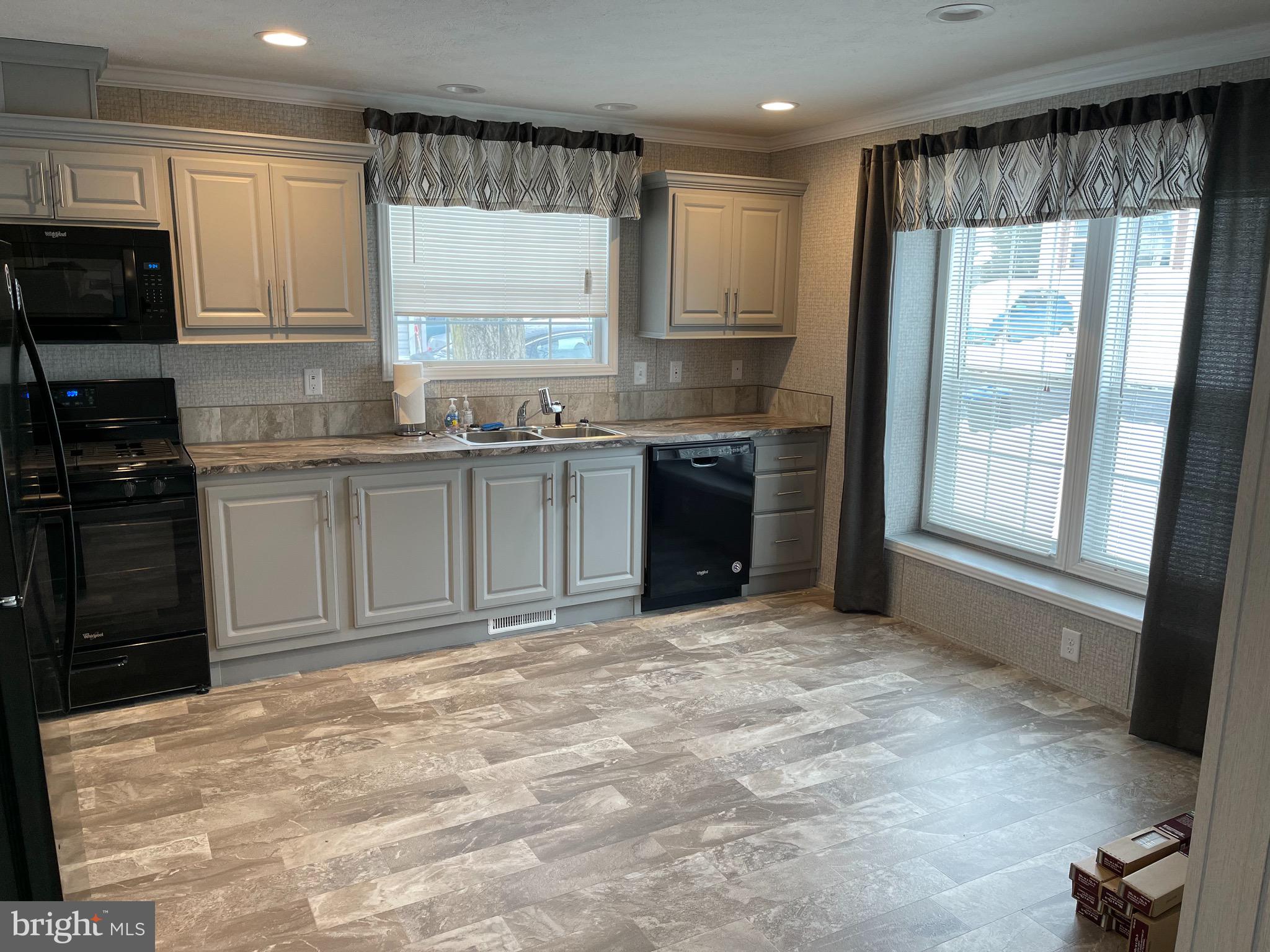 14 Jade Drive Lititz, PA 17543 - Photo 4 of 27 Gallery Image 4