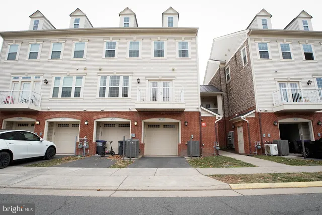 $575,000 | 42577 Sunset Ridge Square, Ashburn, VA 20148