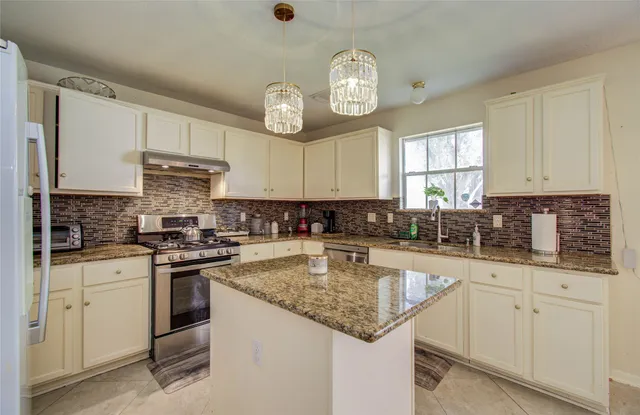 $2,500 | 3219 Leila Oaks Drive, Houston, TX 77082