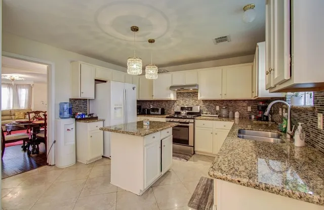 $2,500 | 3219 Leila Oaks Drive, Houston, TX 77082