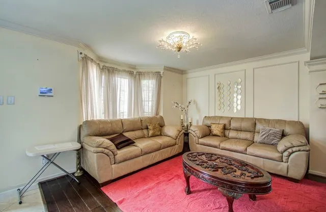 $2,500 | 3219 Leila Oaks Drive, Houston, TX 77082