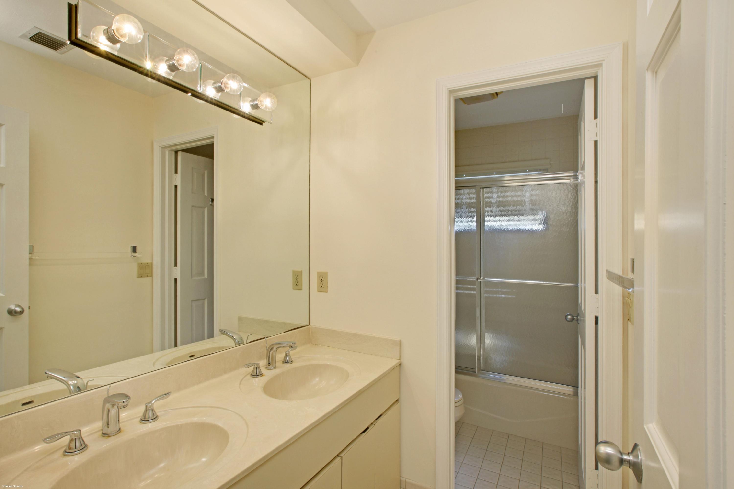 18767 Southeast River Ridge Road Tequesta, FL 33469 - Photo 14 of 27 Guest Bathroom