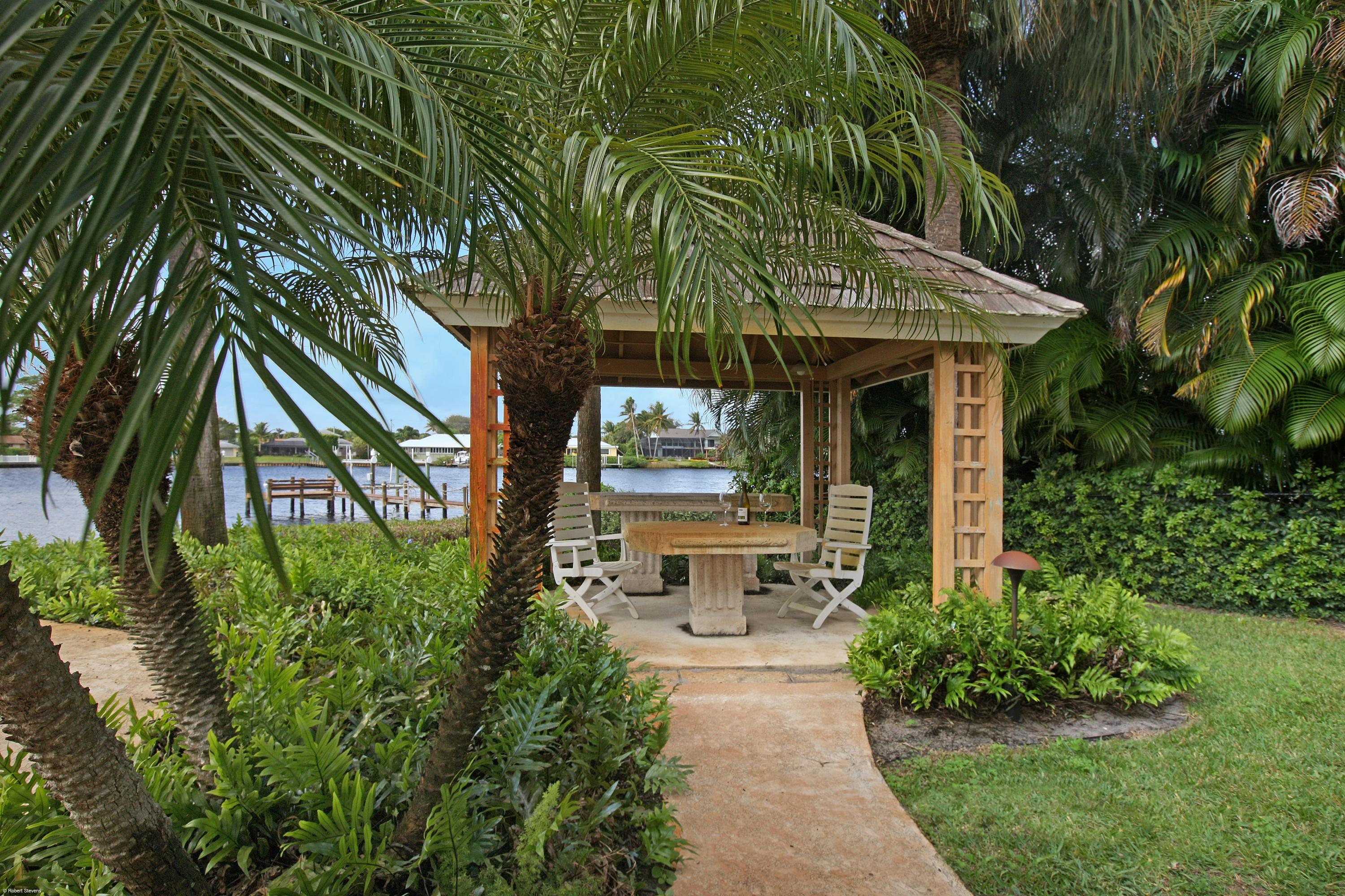 18767 Southeast River Ridge Road Tequesta, FL 33469 - Photo 22 of 27 Covered sitting area