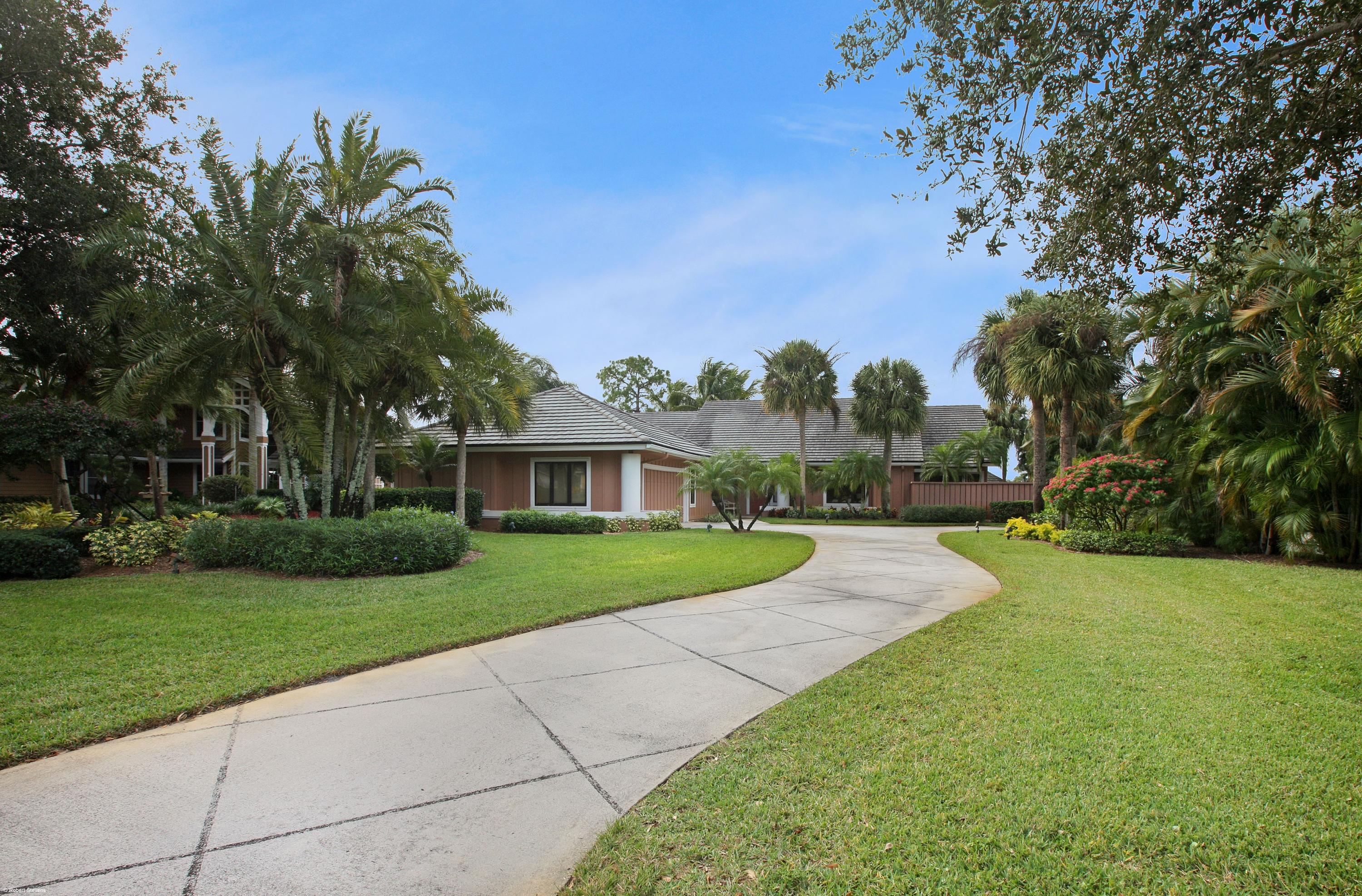 18767 Southeast River Ridge Road Tequesta, FL 33469 - Photo 3 of 27 Exterior Front