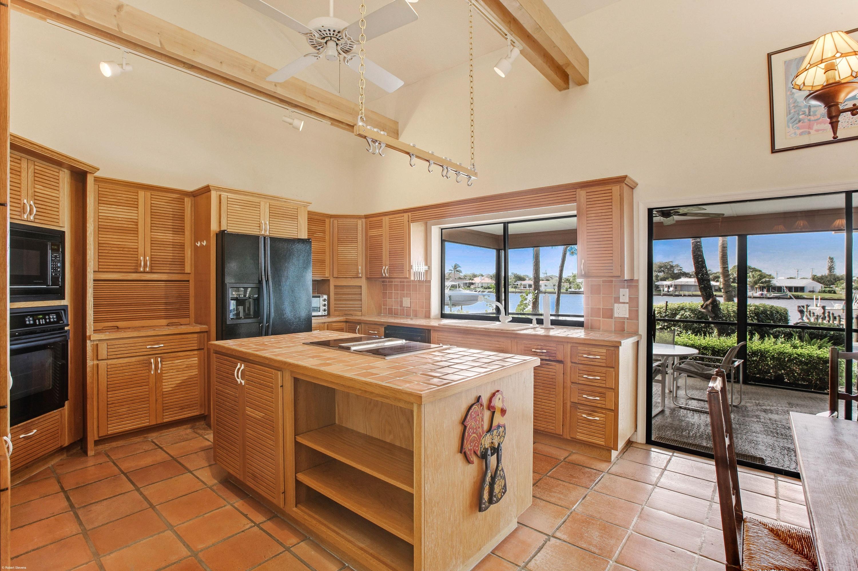 18767 Southeast River Ridge Road Tequesta, FL 33469 - Photo 6 of 27 Kitchen